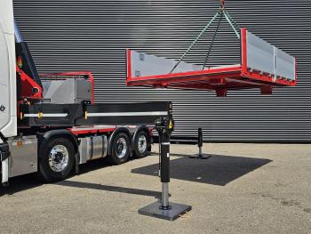Scania R590 V8 8x2 / HMF 9520 CRANE - JIB - WINCH / TRACTOR